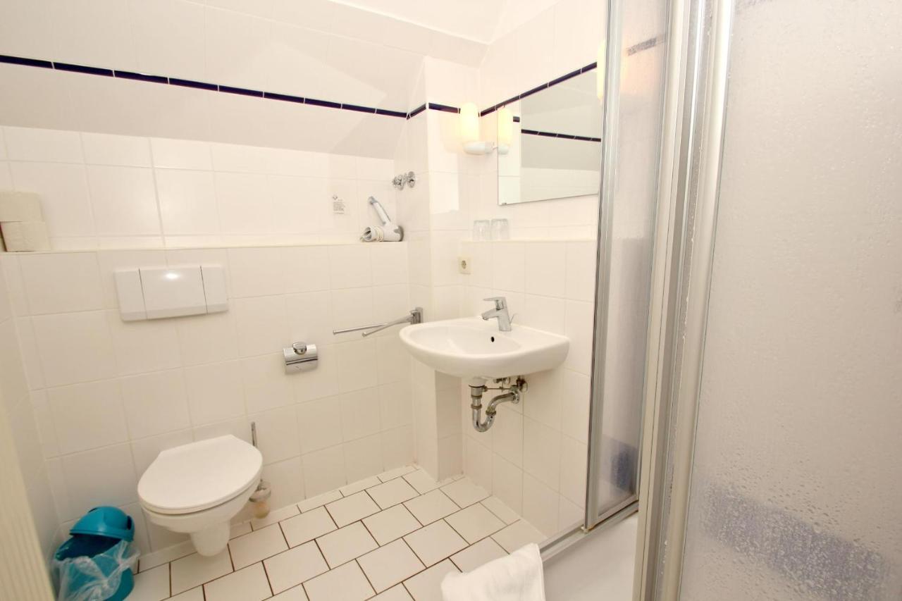 F-1010 Strandhaus Moenchgut B&B Doppelzimmer Nr 35 Lobbe Exterior photo